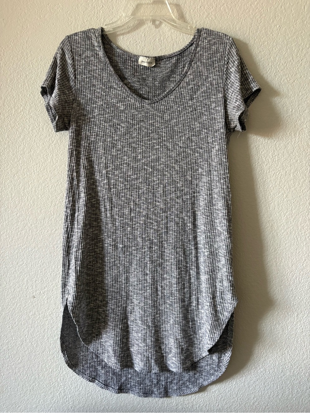 Free Kisses Gray Ribbed V-Neck Short Sleeve Tunic